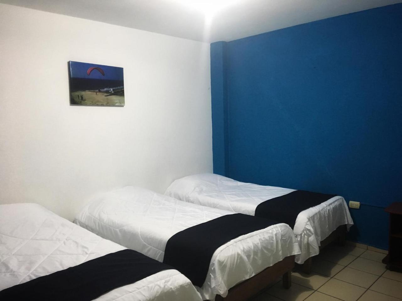 Hostal Albatros Manta Exterior photo
